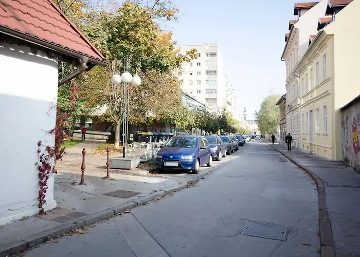 The Cute, Sunny Apartment In The Center +P