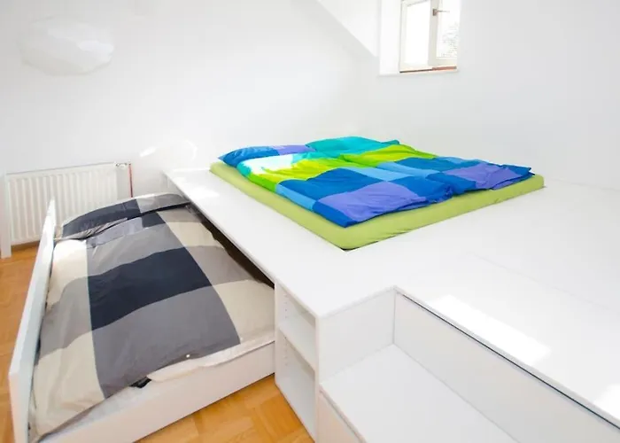 The Cute, Sunny Apartment In The Center +P